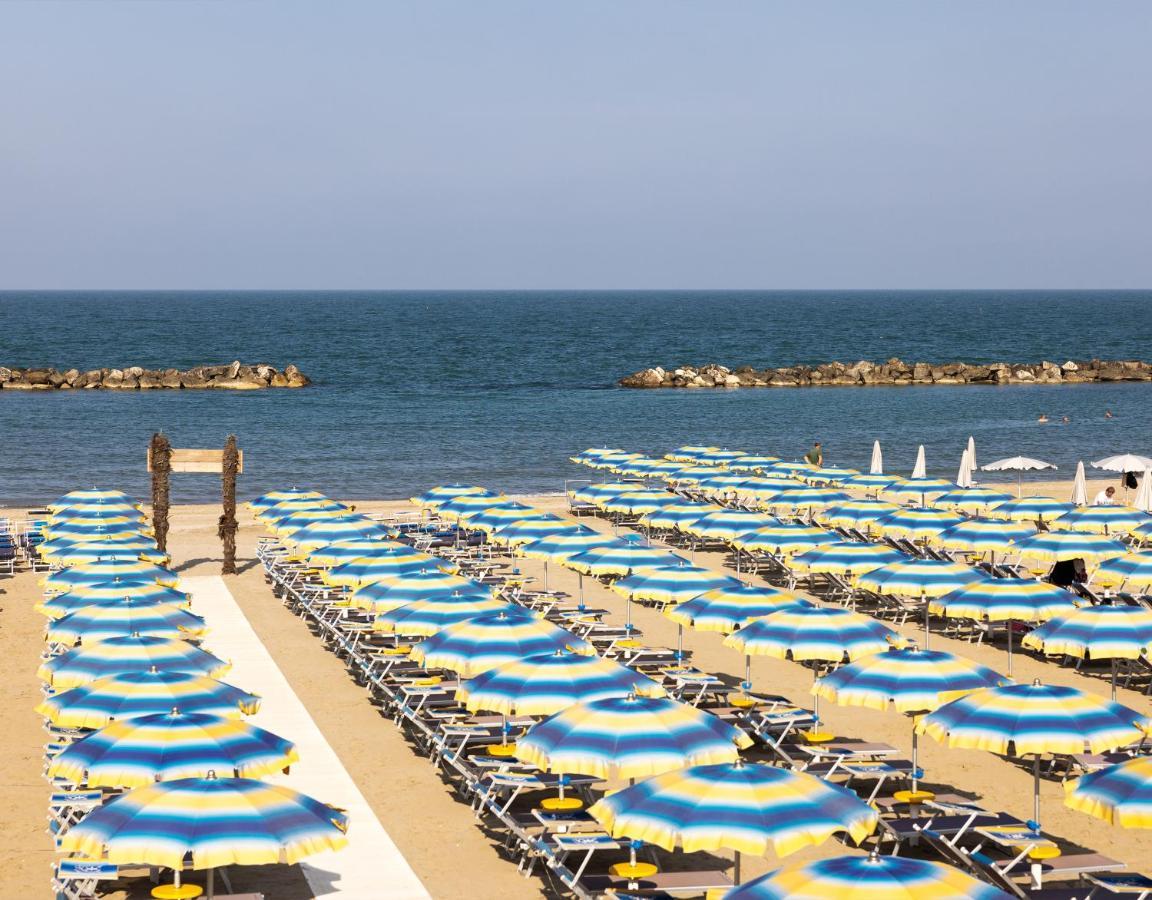 Hotel Constellation Lido Di Savio Bagian luar foto